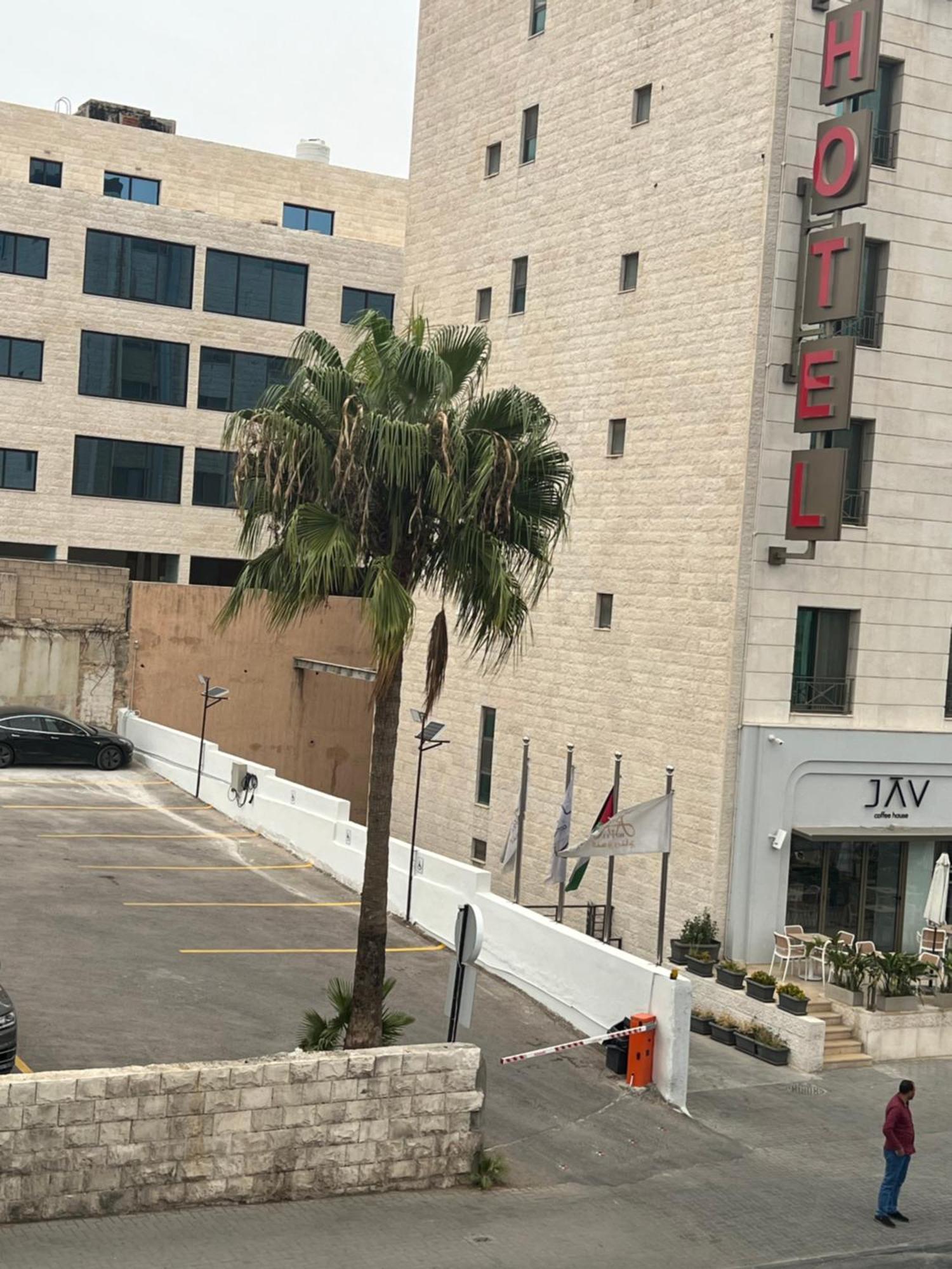 Retaj Hotel Amman Bagian luar foto